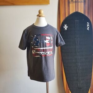 3/$13! 2 short sleeves t-shirts - Boy size 8 (small)